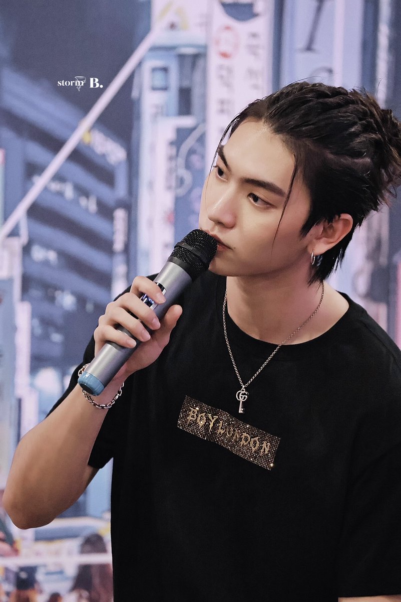 storm_b0706's tweet photo. 221113 บอสกะเสื้อสีดำ คือหล่อเท่มากนะ 🖤🤍

@Bossckm_ 

#Bosschaikamon 
#MeuMagazineGrandOpening https://t.co/VGJaTiGJVB
