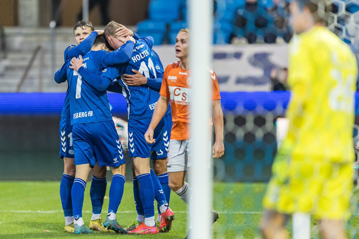 EsbjergfB's tweet photo. 𝗛⚽️𝗹𝘁𝗲𝗻 𝗛𝗮𝘁𝘁𝗿𝗶𝗰𝗸 🎩 https://t.co/MvkFOAAzCR