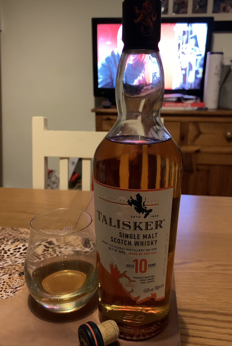 KiltedDrammer's tweet photo. A wee evening tipple #sundaydram #whisky #TumblerClub https://t.co/RPYddyQ8Y0