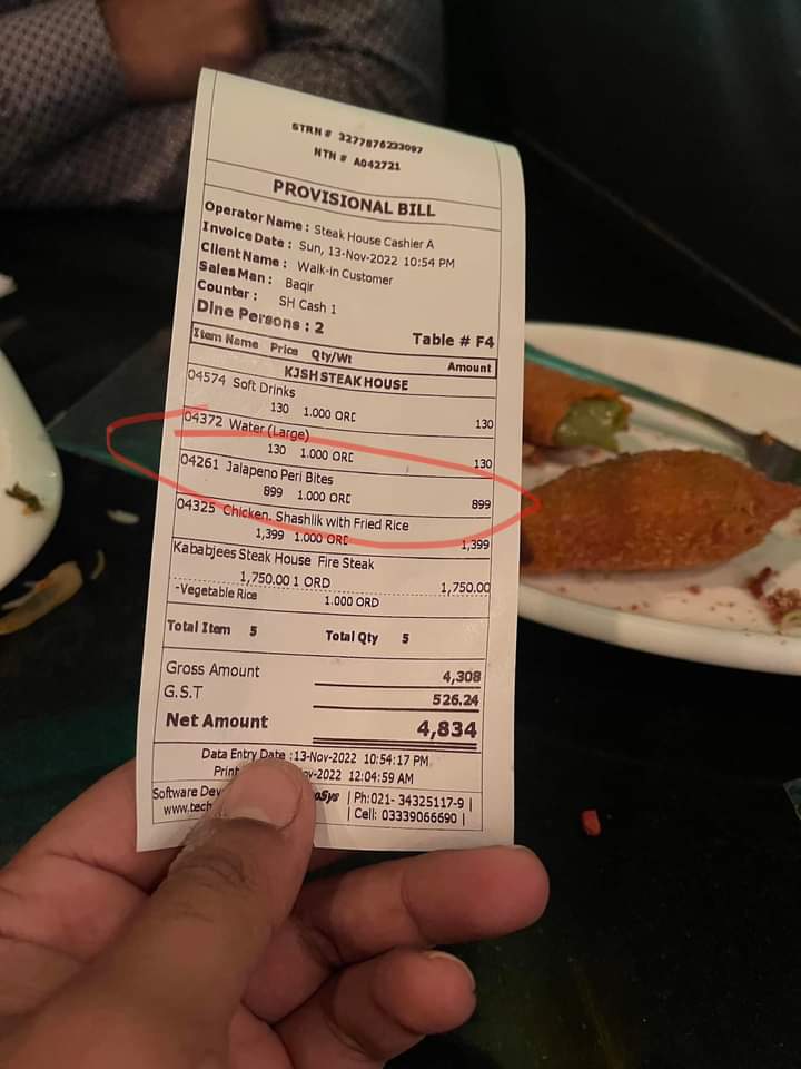 Sadia__imam's tweet photo. Dear @KababjeesKHi Steakhouse mirchen khaani thi lagani ni thi…. ! Ajeeb

#PakvEngFINAL https://t.co/MSxXfLX88v