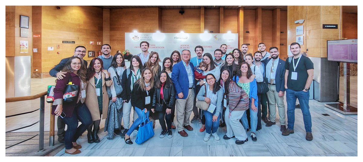 Reencuentro de antiguos y recientes rotantes de Nefrología diagnostica e intervencionista del <a href="/NefroHUPM/">Nefrologia Hospital Puerta del Mar</a> 
El Dr Ceballos creando una gran escuela 🤩😍
#Senefro22  #nefrologiadiagnosticoeintervencionista