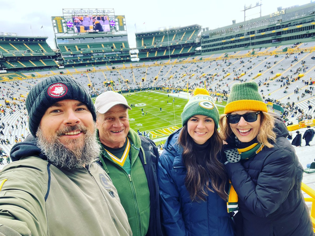 ashreichert27's tweet photo. Aunt Jody’s #firstPackergame! #gopackgo #getloudlambeau https://t.co/86dmYRPlQ3