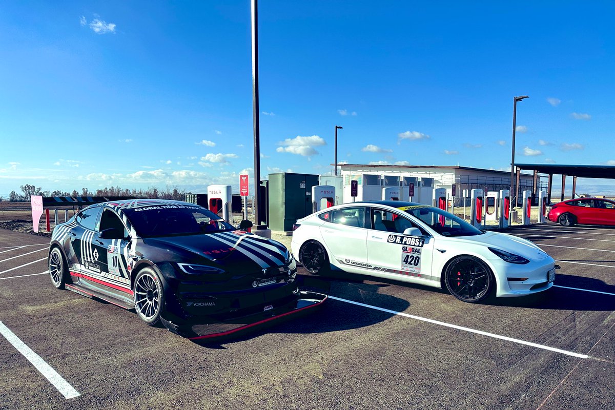 Sofiaan's tweet image. Track buddies @UnpluggedTesla @FromWhereICHG @Tesla