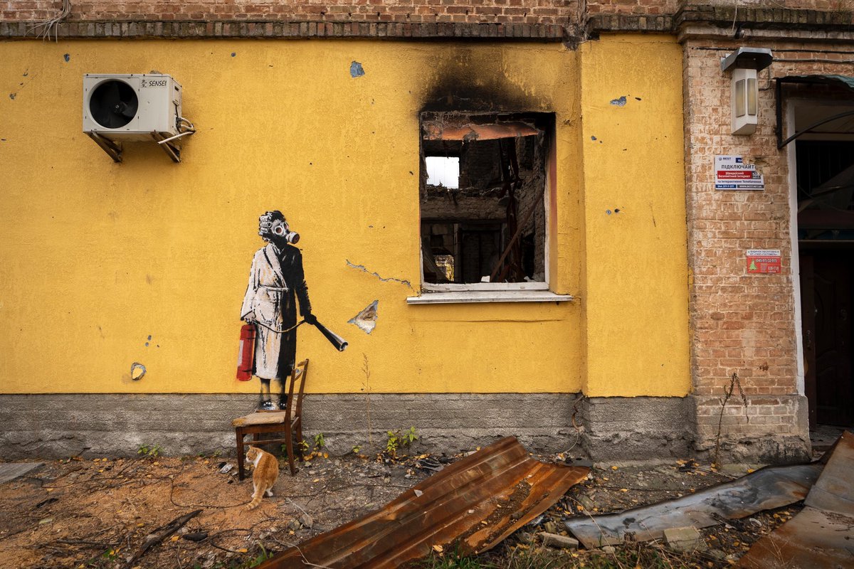 igornovikov's tweet photo. #Banksy is a genius 😍🇬🇧🇺🇦 https://t.co/r7dR3IoNj1
