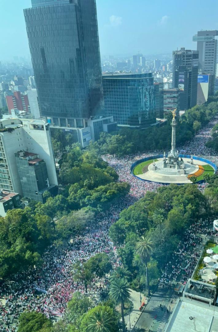 SiPorMx's tweet photo. ¡La ciudadanía en la calle!

SÍ a la DEMOCRACIA
SÍ al INE 
SÍ al FUTURO

#YoEstoyEnLaMarcha #MarchaINE #ElINENoSeToca https://t.co/gflmcl3uO5