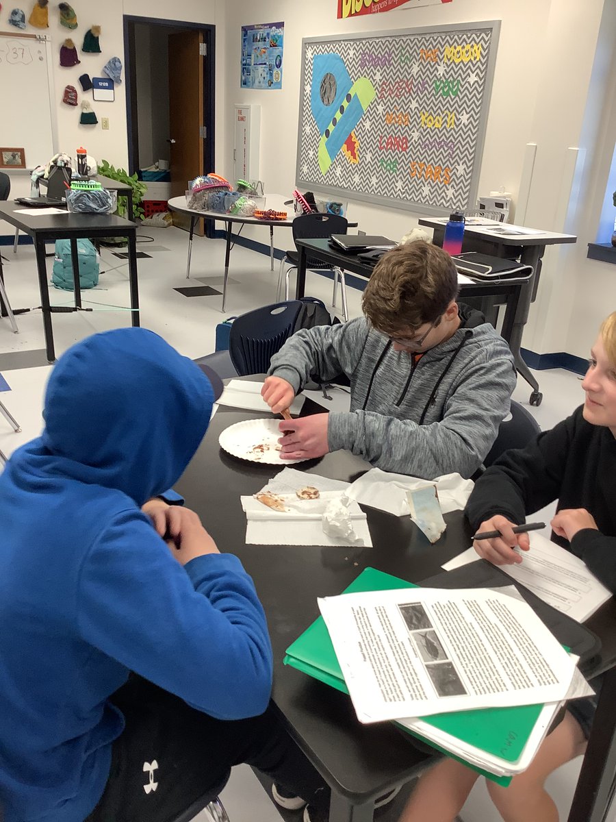FMSteam7C's tweet photo. Fossil Fondue- watched a rapid burial and excavated a body and trace fossil https://t.co/2N2Lc9Bc25