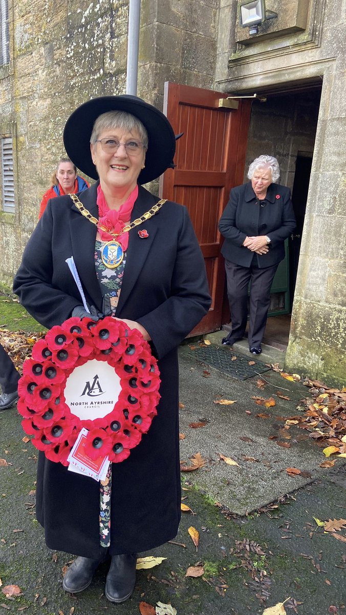 Anthea_Dickson's tweet photo. A pleasure, as always, to attend the #ServiceofRemembrance at #KilbirnieAuldKirk with #KennethGIbsonMSP &amp; @magjohnson511 today. Good to see so many in the unseasonably warm sun at #KilbirnieMemorialGate. https://t.co/UR05tm07Nz