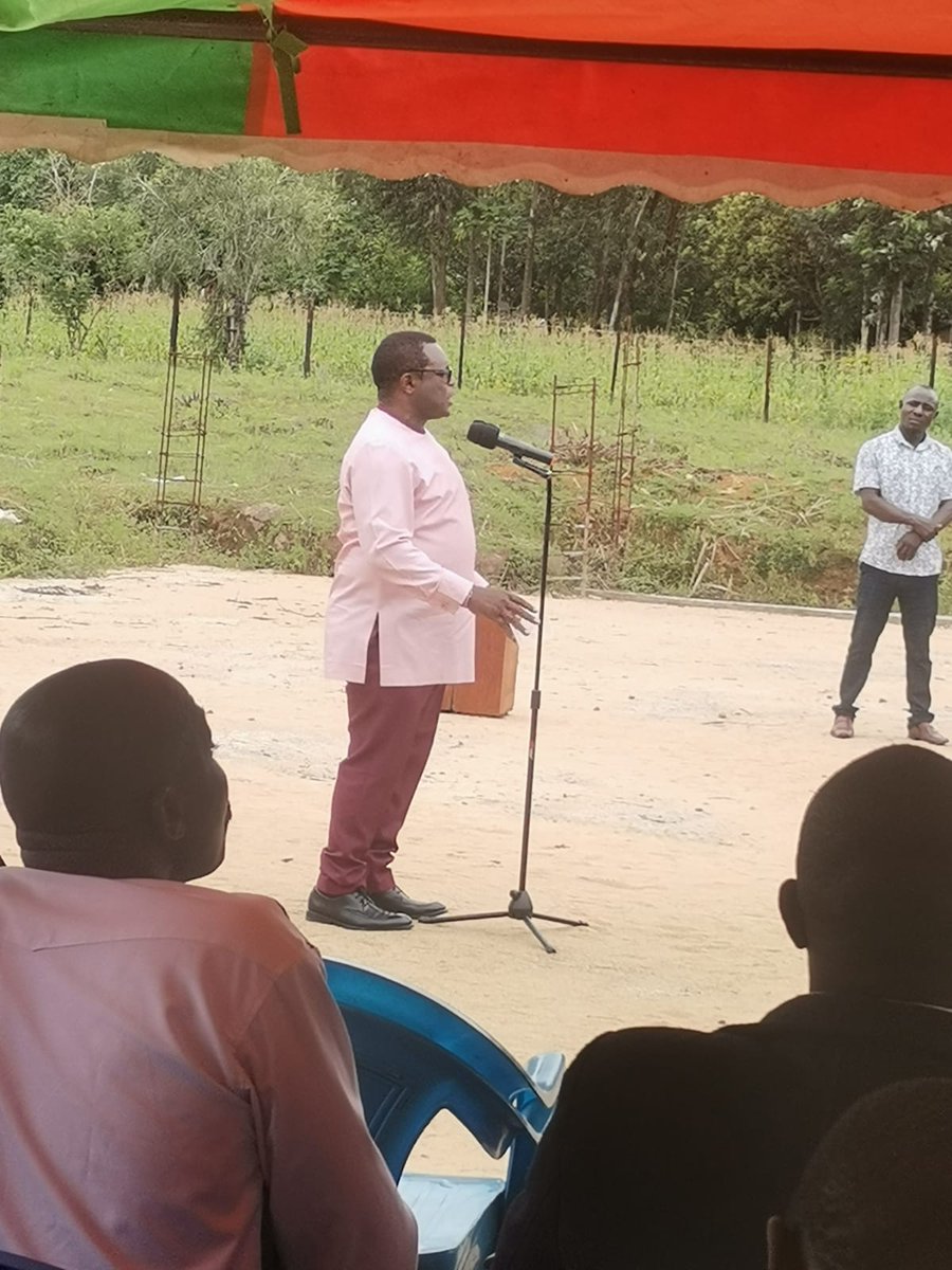 NyotiErick's tweet photo. Earlier today in bumula constituency at St Judy muanda Catholic Church, Governor Ken Lusaka apart from his personal contribution towards the construction of the church, he also paid the school fees for a needy student who has stayed at home for a month, orioo Omwami Governor. https://t.co/yG8v7WZ7QV