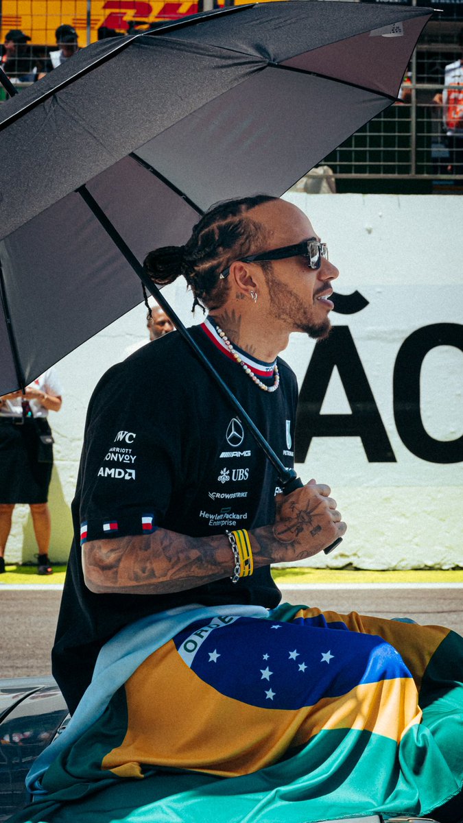 Lewisbrasileiro's tweet photo. ᅟᅟᅟᅟ HOME RACE!! 🇧🇷 
ᅟᅟᅟᅟ ᅟLET'S GO. https://t.co/5SfL1Ja7uH