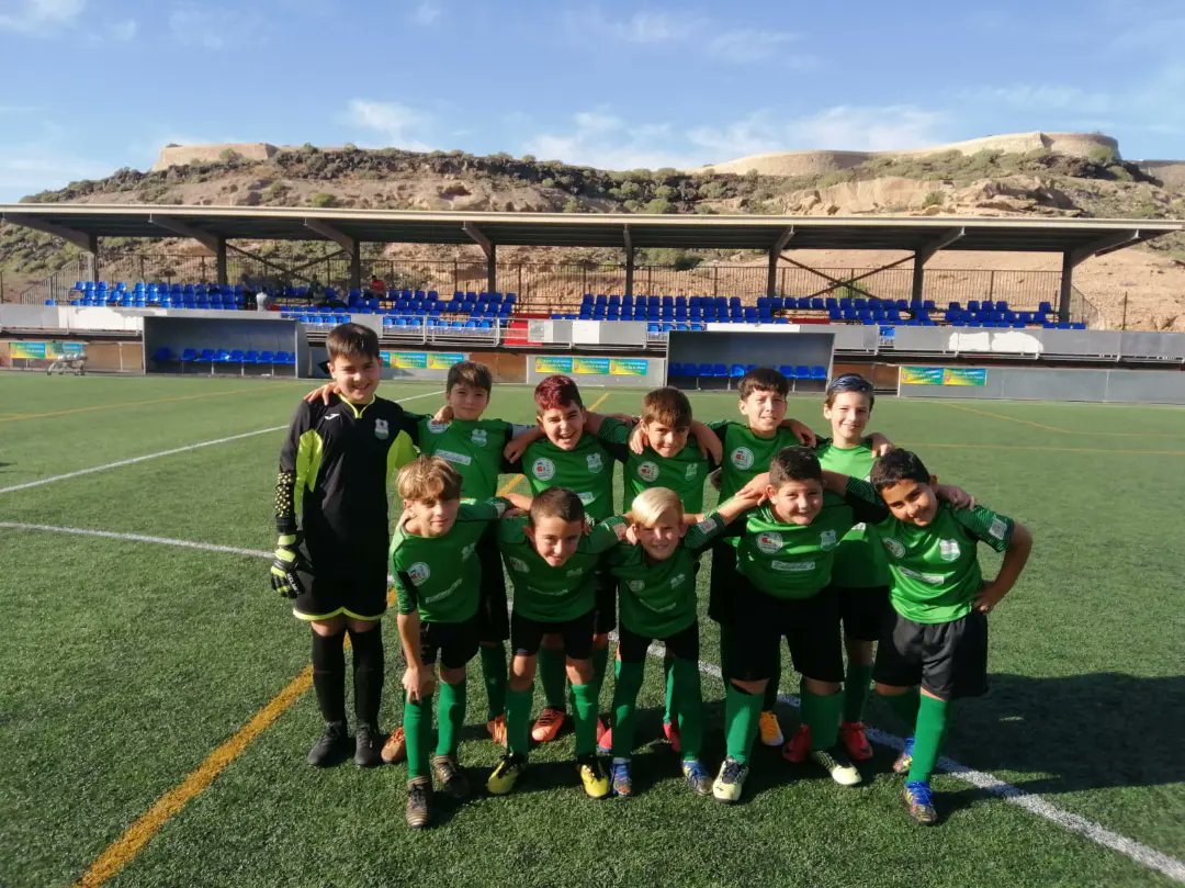 CDIGARA2022's tweet photo. Resultados #cantera @CDIGARA2022 #mareaverdeynegra👌
#Esmugran 1 Benjamin 4 
#nastcostaisora 1 Juvenil 2 
Alevin 4 #guargacho 1 
#armepalmasB 2 Cadete 0 
#EMFAdeje 9 Ifantil B 0
#RaquiLabrador 0 Prebenjamin 9 Infantil A 6 #Laszocasb 0
#Cortitayalpie #Ailuisionnosganan https://t.co/80DSYMBYew
