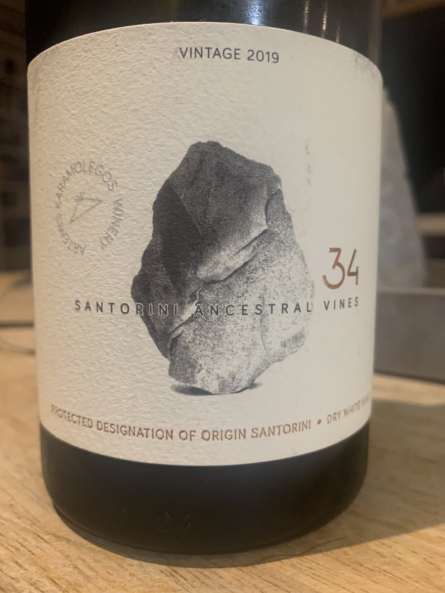 awinenotes's tweet image. Beautiful expression of assyrtiko, 8 months on lees, salty, mineral,balanced, citrus especially orange in the palate,  long finish, enjoyed with pasta alle vongole 4/5 #artemiskaramolegos #santoriniwine #assyrtiko