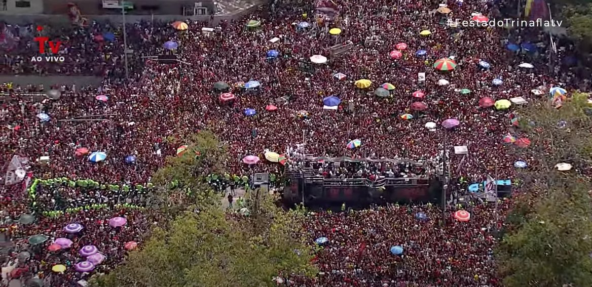 maurocezar's tweet image. Incrível.
Realmente incrível.
Se liga aí se você é Flamengo. 
Porque em 2023 vai chover por aí: fake news, "1987", "torcida terceirizada", "VARmengo", entre outras baboseiras.
Imagine se a diretoria entendesse  o povo, a gente rubro-negra.
A força popular do clube é inexplicável
