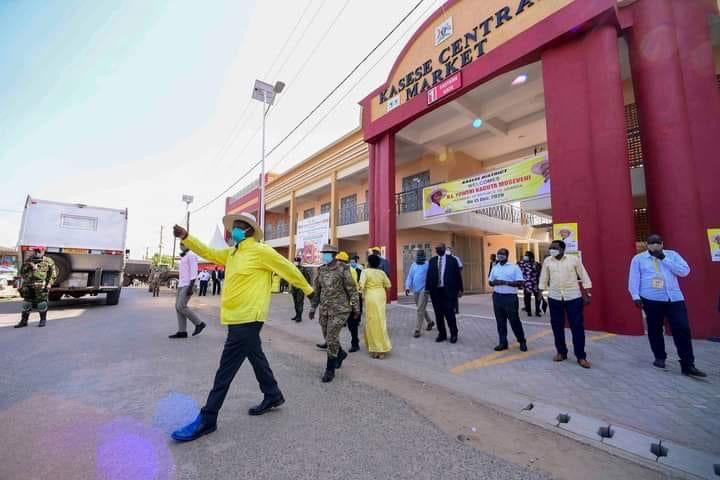 KakwenzaRukira's tweet photo. How pigs walk especially after farting https://t.co/SuHrtKdCaE