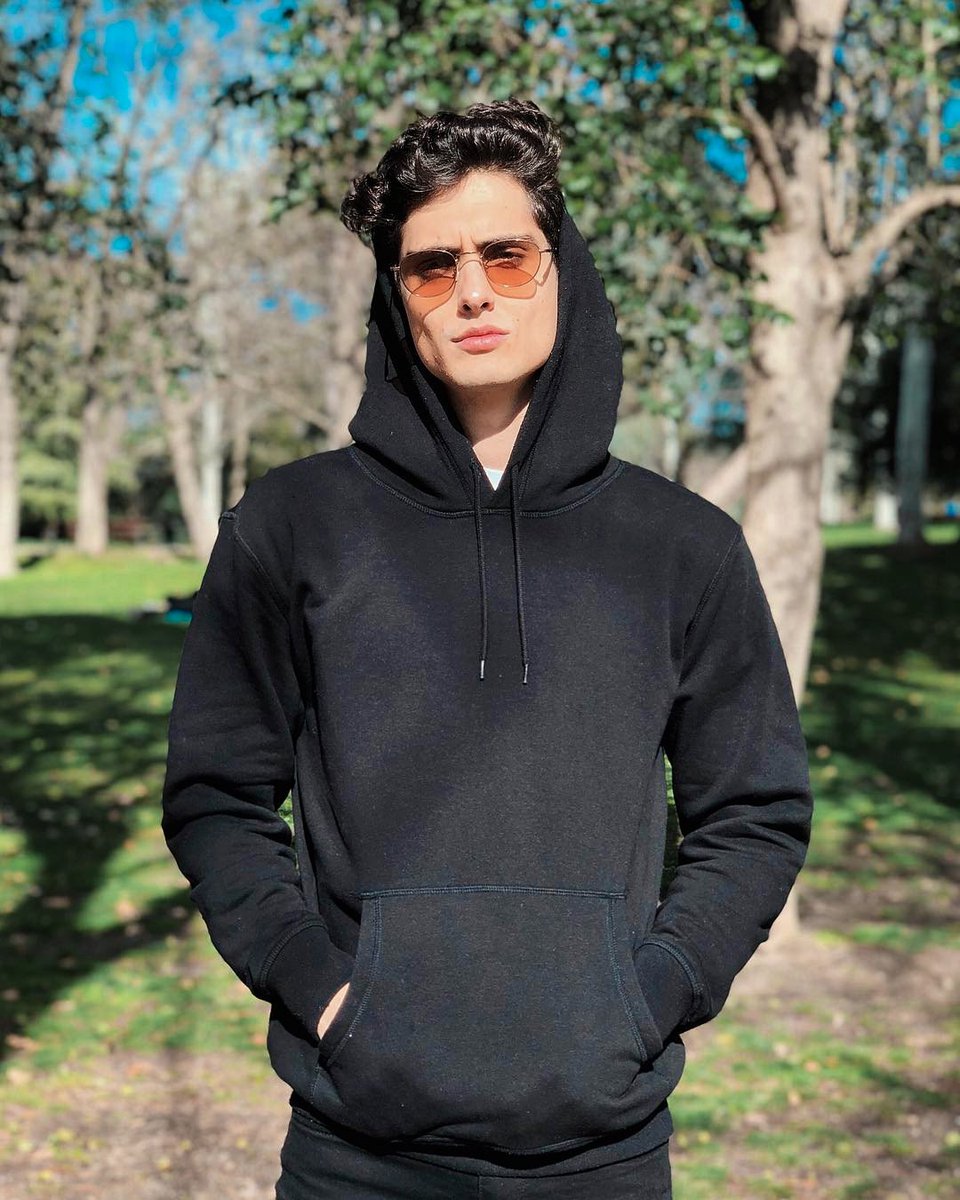 giovxrona's tweet photo. ✘ 𝗐𝖾 𝗐𝖺𝗇𝖽𝖾𝗋 𝗍𝗁𝗋𝗈𝗎𝗀𝗁 𝖺 𝙛𝙤𝙧𝙚𝙞𝙜𝙣 𝙩𝙤𝙬𝙣 — #bnbfundraising. https://t.co/AKzqjA29bF