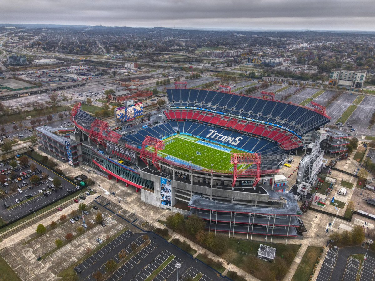 PhoenixOneMedia's tweet photo. @ClayTravis Flew my drone around Nashville yesterday before the @scrowder comedy show at The Ryman and was stunned at how clean, beautiful, fun, and safe downtown Nashville is. Great music, hilarious show, excellent food, nice folks - easily one of my favorite cities in America. https://t.co/xUDvatVj7I