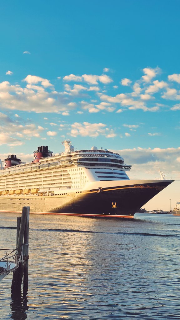 RustysInThePort's tweet photo. The cruise ships were putting on quite a show last night, getting back to normal after the storm... at Rusty's at the Port!!πππ¦ͺπ’π
ππΉ #cruisin #bonvoyage #bigships #disney #rustysattheport #staysafe #rustysfam #rustyspeeps #rustysseafood https://t.co/4oDrwLu0FC