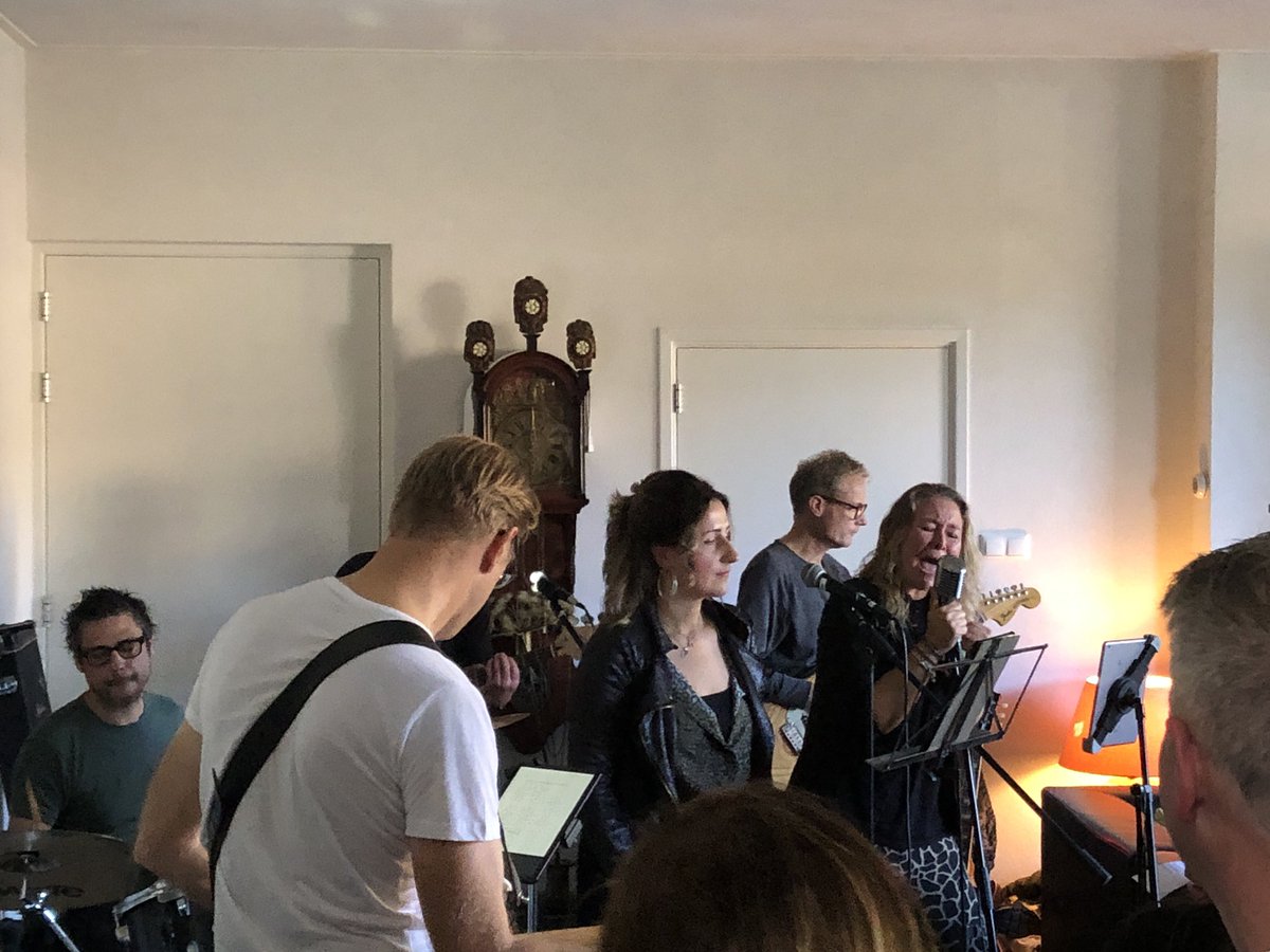 RinyJansen's tweet photo. Dit was ons rondje Huiskamerfestival 2022. In één woord ‘Magic’! #huiskamerfestivalzuidwolde2022 #Magic https://t.co/5BZWVZCq47