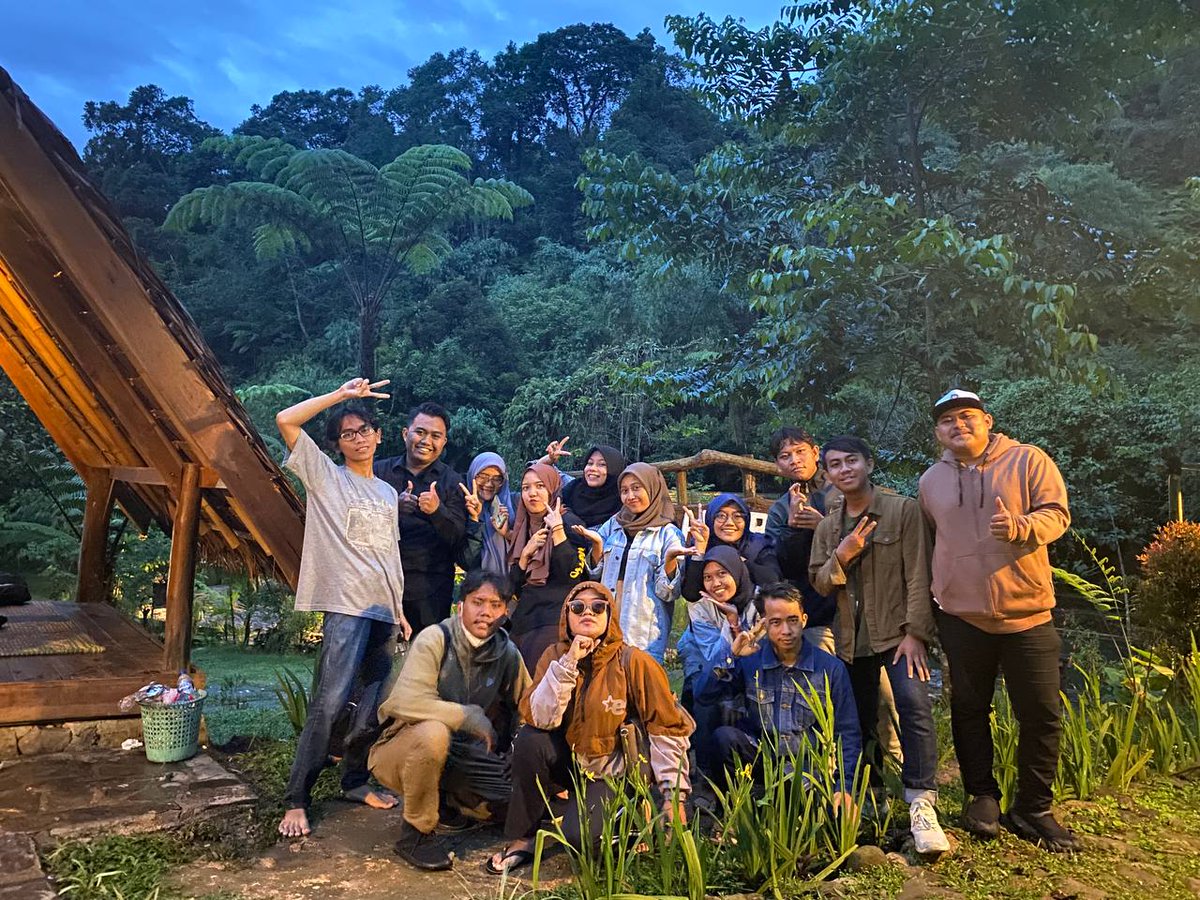 najmideas's tweet photo. Cinta Lama Disimpan dihati 
Cinta Baru Bangun Kembali

Cukup dipisahkan kematian oleh sang Ilahi, dan dipertemukan kembali dibumi. 

#ayang #JEONSOMI https://t.co/jVRTgcyAfe