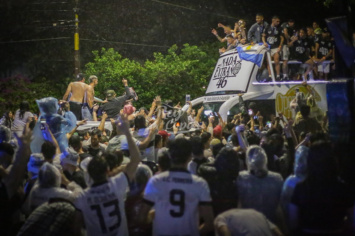 Sí, sí señores. Yo soy de #OLIMPIA. Yo soy de Olimpia, de corazón. Porque este año de Para Uno, de Para Uno, salimos #C4MPE6N. 

#NadaExtraño 4️⃣6️⃣
#VamosReyDeCopas 🏆