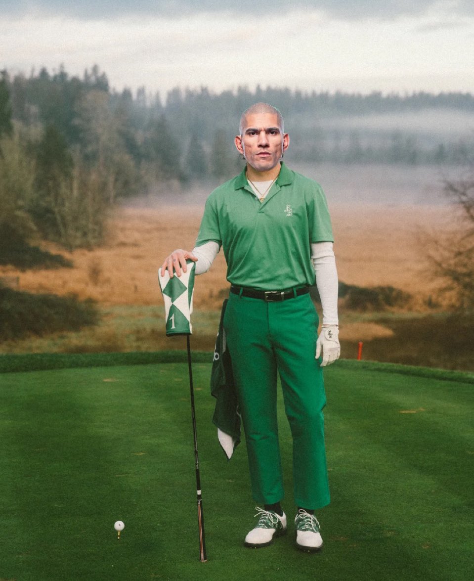 TheArtOfWar6's tweet photo. *Adesanya retires and takes up golf* 

Alex Pereira: https://t.co/YjZXdYrv2A