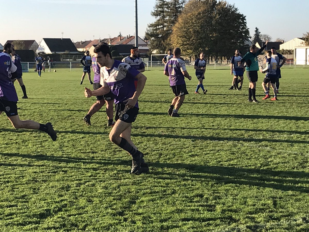 FredericAlliot's tweet photo. Comme sur tous les terrains de #Rugby de 🇫🇷 avant le match un hommage a été rendu à #Gregoire ❤️❤️❤️ jeune rugbyman décédé brutalement à l’entraînement 
Merci aux violets ! #SaintQuentin @RCSaintQuentin @a_saint_quentin @MaurelUlrich @Sports_gouv @ffrugby @OMRofficiel @AOC1978 https://t.co/E3n5Gkv64F