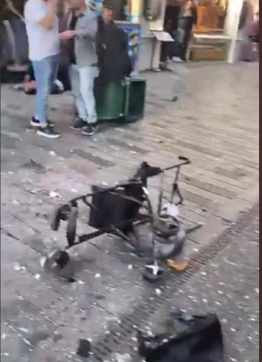 GrkanKaptan9's tweet photo. Bebek katilleri,kansızlar 
Ölünüzi,dirinizi.
hergün birinizi,birgün hepinizi.......
🤲🇹🇷❗️
#patlama #istiklalcaddesi #taksim https://t.co/k6UNNapUnC