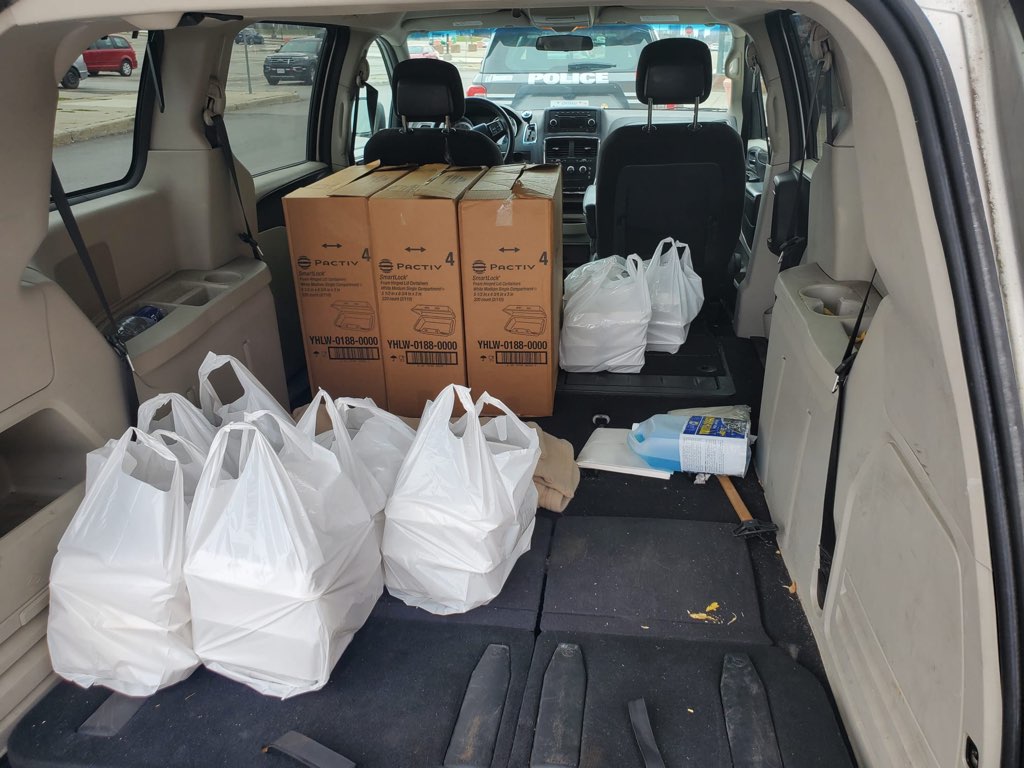 The kickoff to #WorldKindnessDay has begun @ Flame Shawarma &amp; Grill - Scarborough🥳 #TogetherWeMakeADifference #WeAreHumaniti #ShareKindness <a href="/wearehumaniti/">Humaniti</a> <a href="/TAIBU_CHC/">TAIBU Community Health Centre</a> <a href="/TPSPapizewski/">LeeAnn Papizewski</a> <a href="/copperpiper/">Steve Pipe</a> <a href="/torontocop86442/">TPSByers</a> <a href="/TorontoPolice/">Toronto Police</a>