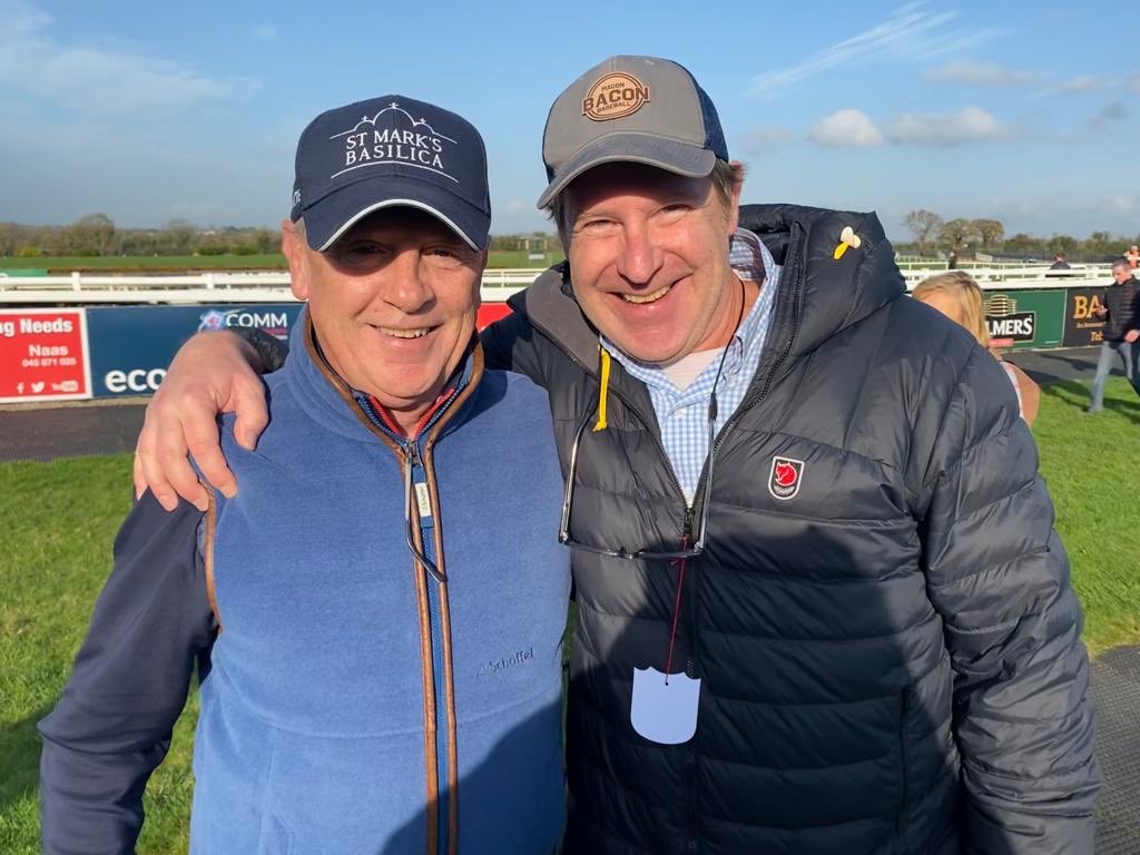 bpowell13's tweet image. Great to meet you today @BNastanovich . Thanks @CollingsBerry . Great to listen to @pavement_band 👌 🎵