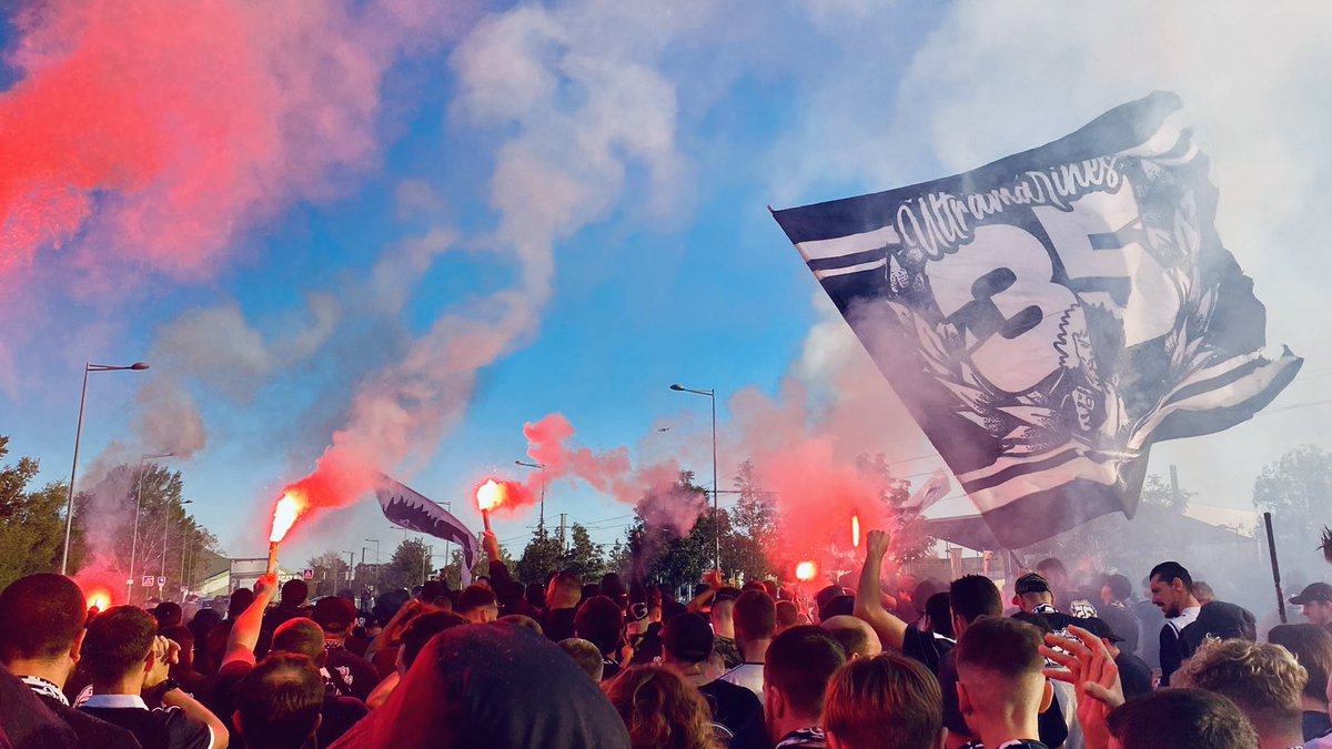 Viperi33's tweet photo. Des images plein la tête encore aujourd’hui… Il ne manquait que la victoire pour que la fête soit parfaite tant l’ambiance et le spectacle vécu de l’intérieur ont été au top!
Tifos grandioses et inoubliables, merci à toi et encore bon anniversaire les @ub87officiel 🔥
#35ansUb87 https://t.co/5rjHdGglQN