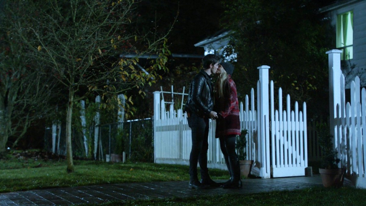 EnchantedSwans's tweet photo. ✨ CS Collection
CS kisses | 6x12
❤️❤️❤️
#captainswan #emmaswan #killianjones #jennifermorrison #colinodonoghue #onceuponatime #ouats6 #cscollection #cskiss #captainswankiss #captainswankisses https://t.co/BU3yuv4XVt