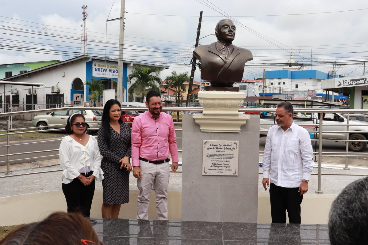 Hoy, en el Día del Periodista, rendimos homenaje póstumo a la memoria del insigne santiagueño Ignacio "Nacho" Valdés, en cuyo honor develamos un busto en el ahora llamado Parque La Amistad Ignacio Valdés Jr., de Santiago de Veraguas.