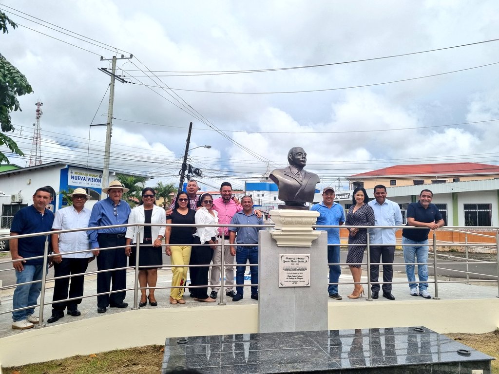 Este también es un homenaje a las presentes y futuras generaciones de periodistas de Veraguas, que con valentía ejercen esta noble profesión.

¡Feliz Día del Periodista!
