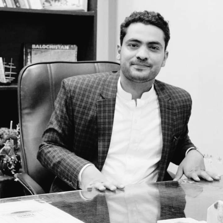 PMSPUNJAB's tweet image. نوجوان اسسٹنٹ کمشنر جمیل رند(Balochistan Civil Service BS17)  کار حادثے میں شہید ہو گئے ہیں۔
ایک اخبار فروش باپ کا بیٹا جو اپنی محنت سے اس عہدے تک پہنچا، وہ اس بات کا ذکر فخر سے کیا کرتے تھے۔
22 نومبر کو ان کی شادی تھی۔
انا للّٰہ وانا الیہ راجعون
اللّٰہ پاک درجات بلند فرمائیں