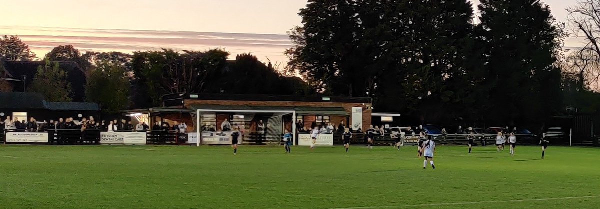 greneway50's tweet photo. Gutted for @RoystonTownWFC to lose 3-2 at the death AET against a technically good @LondonSeawardFC in the first round of the @VitalityWFACup .
Royston were led powerfully by #Greneway #Legend @amycoop_ and a last minute headed equaliser (2-2) from another alumnus: Poppy Smith.. https://t.co/KqN1vL0aqX