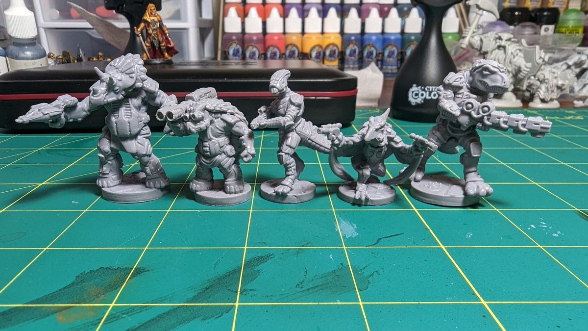 Ready_To_Role's tweet image. I think I finally found the *perfect* minis for my Space Station Zero crew #spacestationzero @snarlingbadgers #tabletop