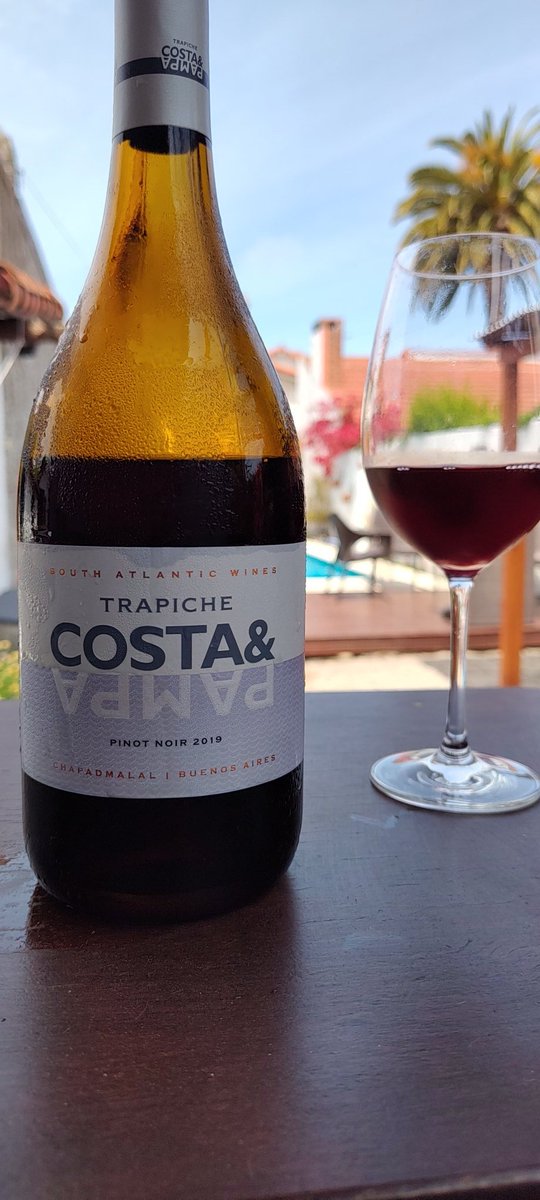 Contra todos los pronósticos el día ameritaba un rico Pinot. <a href="/EzequielOrtego/">Ezequiel Ortego</a> <a href="/TrapicheArg/">Trapiche</a>