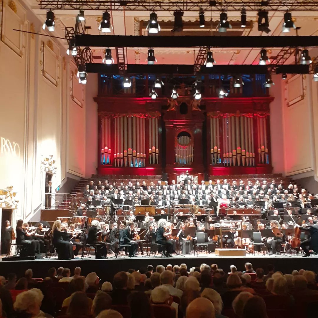 HistoryPodcast's tweet image. What an amazing performance by@rsnoofficial of Benjamin Britten's War Reqiuem. Listening to this piece live on Remembrance Day was both poignant and thought-provoking.  #RemembranceSunday #history #music #musichistory