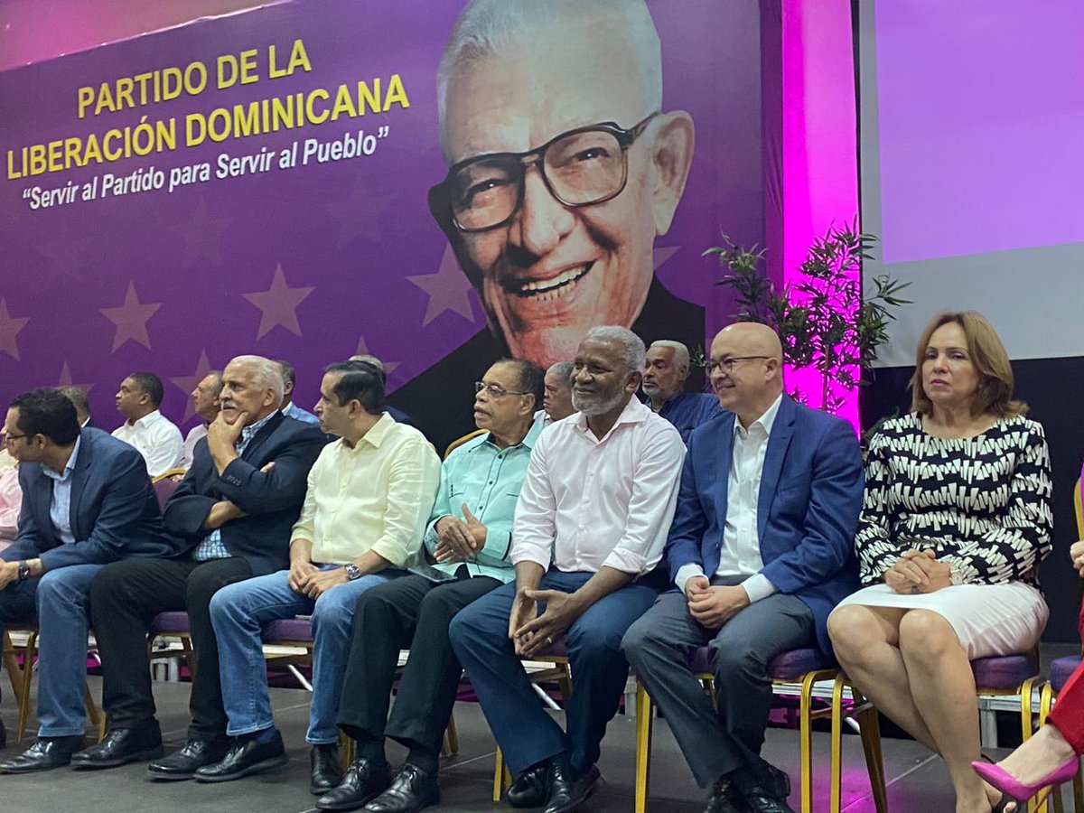 ParedesMelanio's tweet photo. Sin lugar a dudas nuevamente el @PLDenlinea inicia la ruta victoriosa del regreso al poder de manos de Abel Martinez, como quedó testimoniado en los brillantes discursos de la asamblea nacional de dirigentes realizada este domingo...
VAMO'ARRIBA, #ElPLDEstaDeVuelta https://t.co/ZsaYoE6uDv