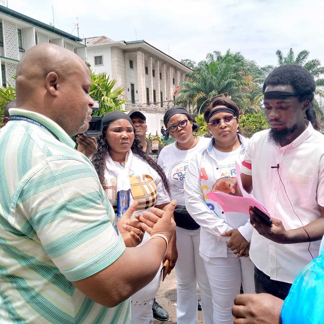 Pas une seule surface de la 🇨🇩 n'appartient au Rwanda ou l'Ouganda, etc..., il n'en sera pas question. Les Capables @AcrRdc01 étaient dans la rue et à l'ambassade des <a href="/USA/">USA</a> pour dire non à l'agression et au silence de la <a href="/CI/">Crime+Investigation UK</a>, un mémo lu et déposé. 💪💪 <a href="/EliezerNtambwe0/">Eliezer Ntambwe 🇨🇩</a> <a href="/BrejnevK/">Brejnev Kambamba</a>