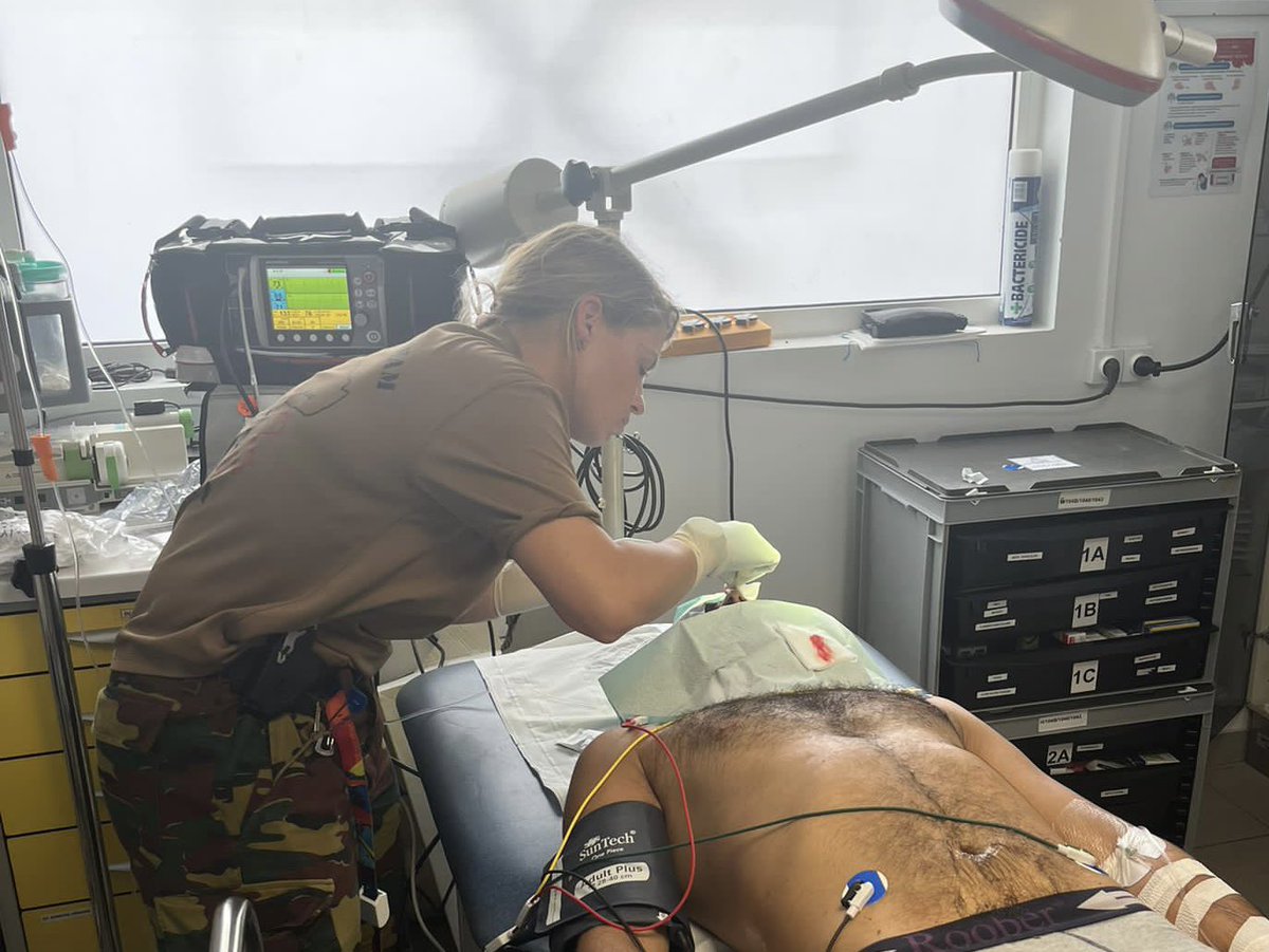 Belgian_Army's tweet image. Ce 11 Octobre 22, l’équipe médicale d’urgence belge 🇧🇪 présente au #CEFE est intervenue au profit de légionnaire 🇫🇷du #3REI blessé dans un accident de circulation. @MedicalCompoBe @LegionEtrangere @Chefdecorps3REI @armeedeterre