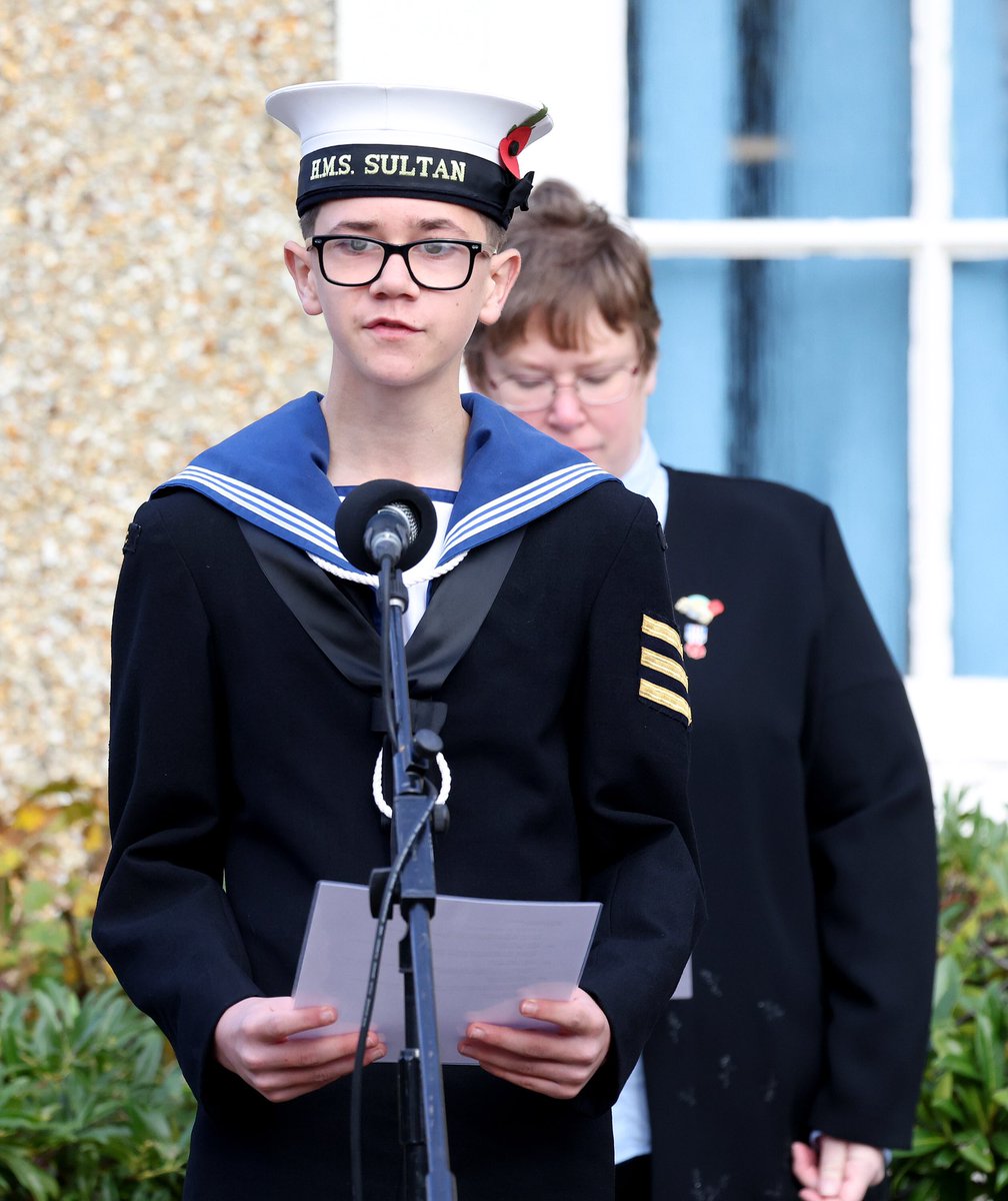 Sailors & cadets @HMSSultan @SultanRNVCC & @GosportRMVCC have honoured the fallen in the act of remembrance at Gosport War Memorial, the Fleet Air Arm Memorial and the Sunken Garden in Lee-On-The-Solent. #RemembranceSunday #WeWillRememberThem