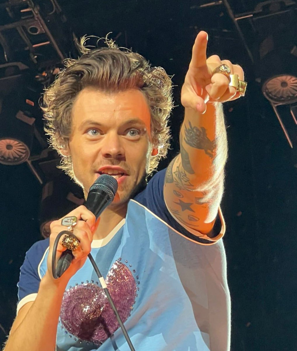 ElisaAl20759307's tweet photo. Perché sei un essere speciale!💚  #HarryStyles #AMAs #AMAsFanFavorite https://t.co/nZe51P5VIu