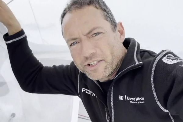 VIDÉO. Route du Rhum. <a href="/RomainAttanasio/">Romain Attanasio</a> au large des Açores, "ça secoue tellement, il faut se tenir tout le temps"

 #Routedurhum2022 
 france3-regions.francetvinfo.fr/hauts-de-franc…