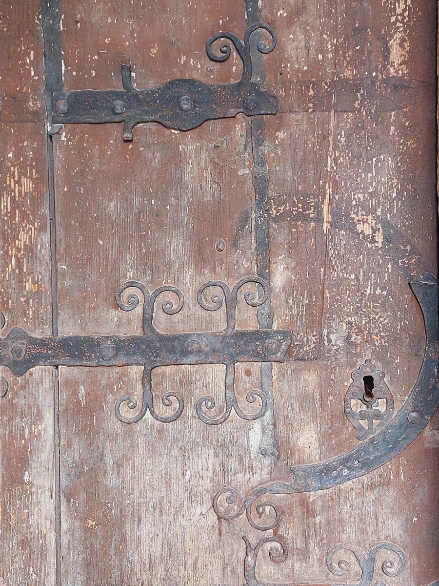 Francois_DeVr's tweet photo. Deux splendeurs de l'#artroman à #Avolsheim en #Alsace revues avec plaisir ce week-end: le #Dompeter (XIe-XIIe) et les fresques #XIIe de la chapelle Saint-Ulrich. #arteromanica #twitart #medievaltwitter #romanesqueart #oldchurches #eglises #churches #patrimoine https://t.co/NHrC1fz3yU