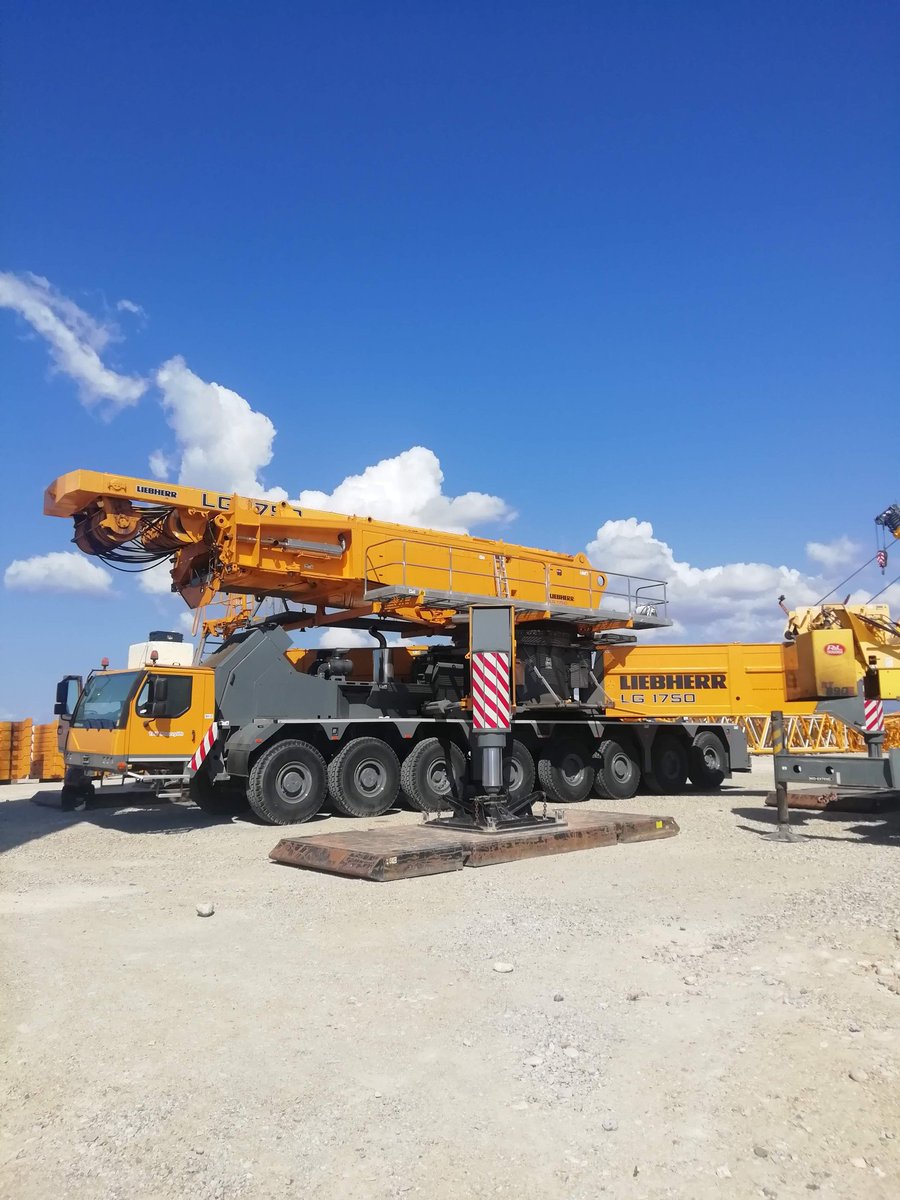 j13hernandez's tweet photo. #Liebherr #LG1750 💪🏼😎🤩 https://t.co/xzAxegLpwq