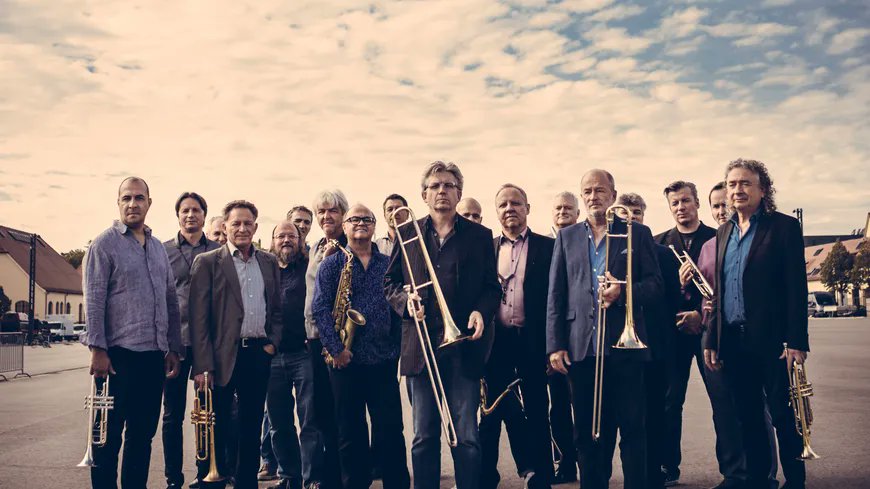 CapitalJazzClub's tweet photo. #NowPlaying, 'Scrapple From The Apple / Ah Leu Cha', off #MagnusLindgren, @johnbeasley & #SWRBigBand's *Bird Lives*. (2021). The #CapitalJazzClub984, with #JacobAsiyo & @KaimaMwiti.
Soloist, Tenor Sax: Magnus Lindgren
Soloist, Trumpet: Martin Auer
Piano, Arranged by: John Beasley https://t.co/x2W6aoPffl
