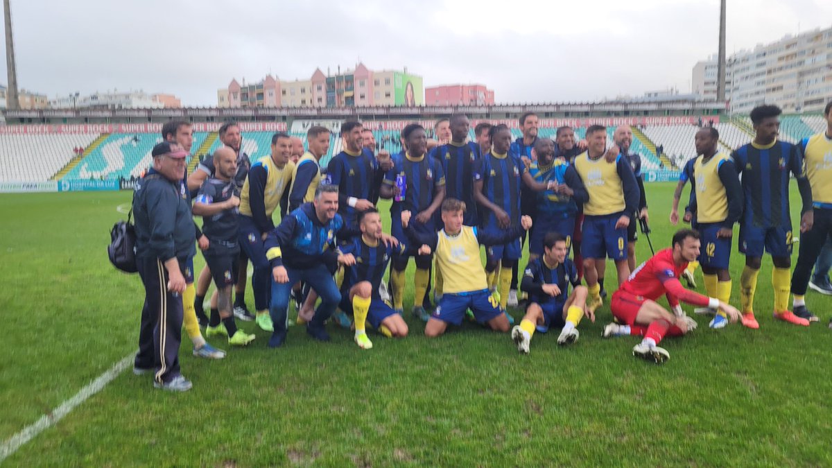 RealSportClube3's tweet photo. 👑Foi no querer, foi na raça. Grande Vitória da nossa equipa.
#realsc #somosrealsc #purofutebol #liga3 https://t.co/26DRwnA9qC