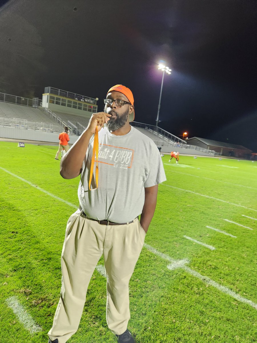 coachjocksample's tweet photo. Thanks for your support of Chargers Football.
#BuiltByBibb https://t.co/gyO7YXU0mL