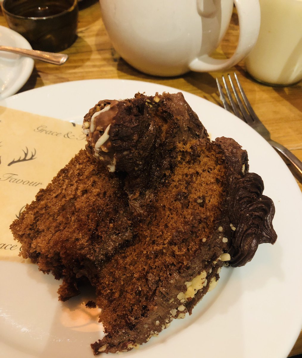 Laramccrae77's tweet photo. ๐I had my cake and I ate it!๐คญFerrero Roche sponge was too tempting๐คค๐
#restday
#foodrewards
#sweetbites
#grateful https://t.co/ofaUo8GNy0