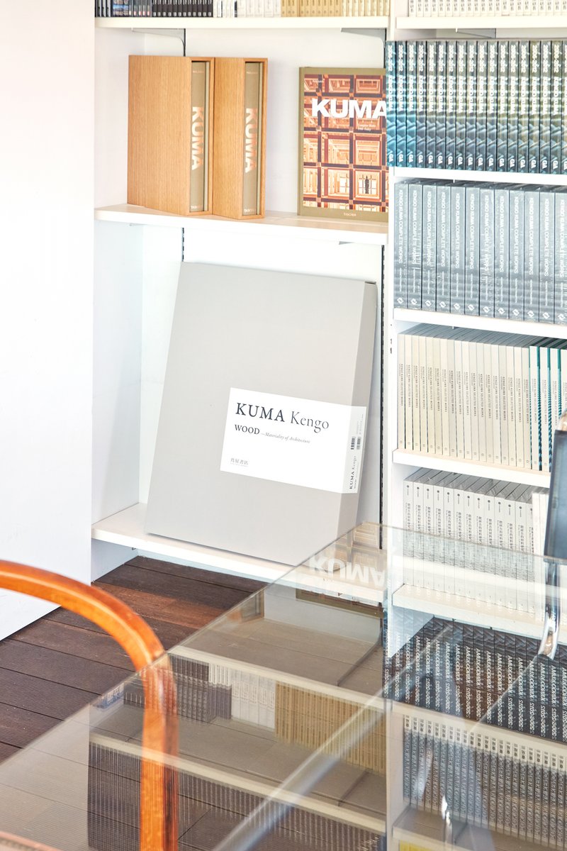 Inside Kengo Kuma’s sky high Tokyo studio buff.ly/3UsA4wR
photos by Takahiro Idenoshita